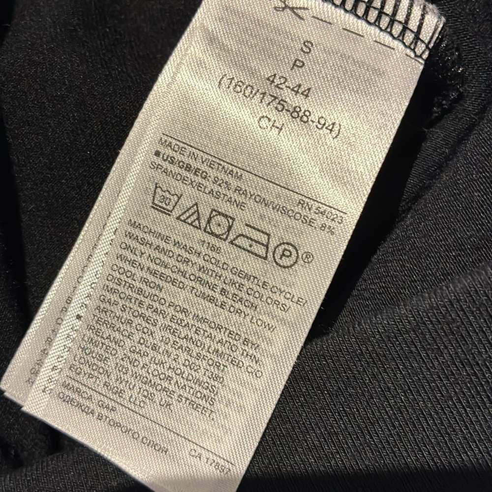 GAP Black basic legging, size small - Picture 3 of 3